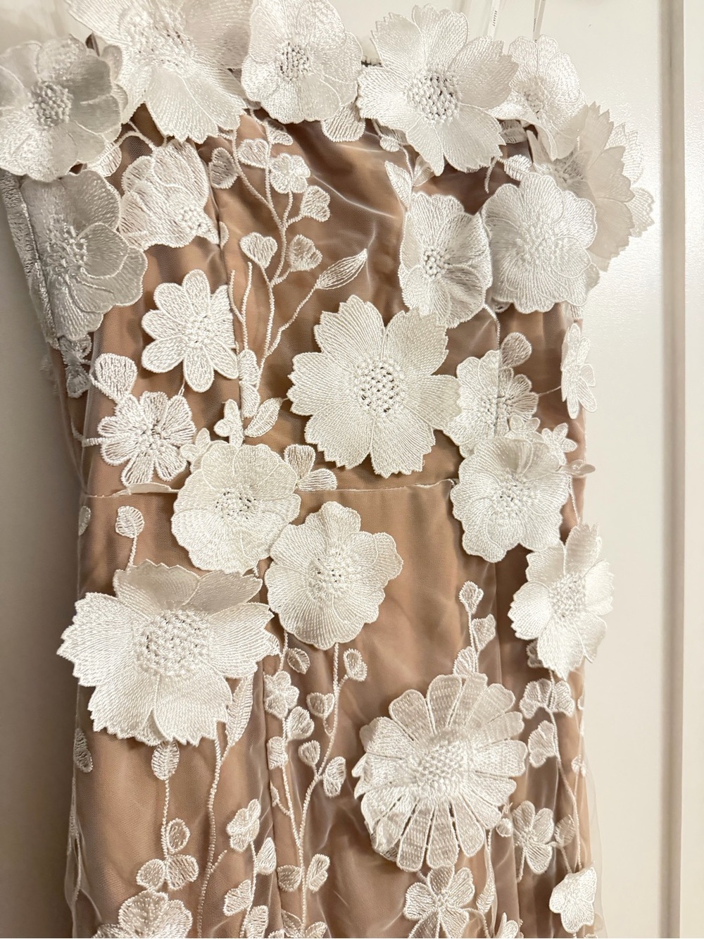 Elliatt Tiana Floral Maxi Dress in White - Picture 5 of 9